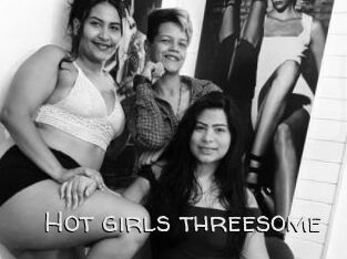 Hot_girls_threesome