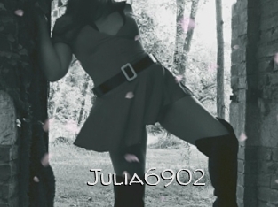 Julia6902