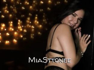 MiaSttonee