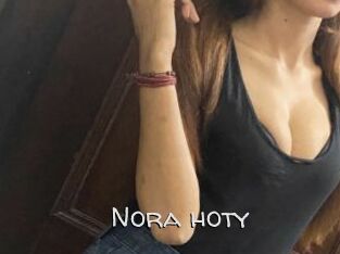 Nora_hoty